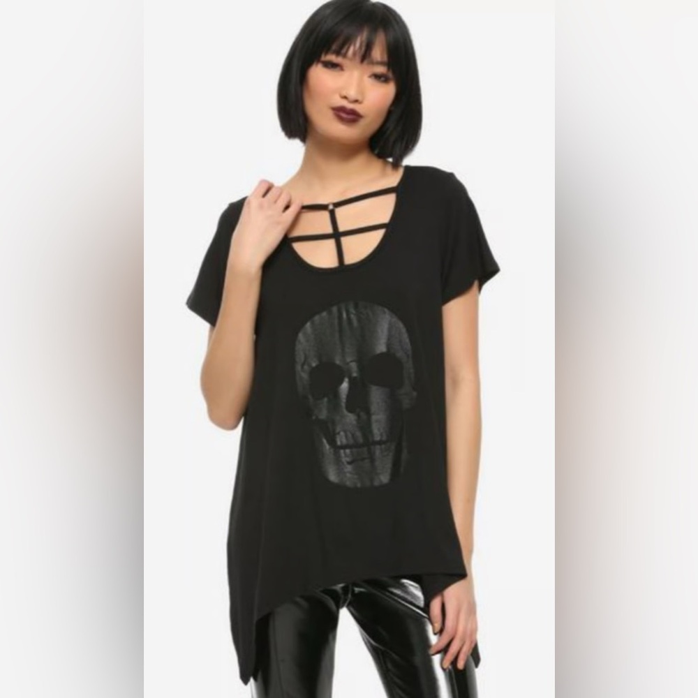 Hot Topic Black Skull Graphic Tee